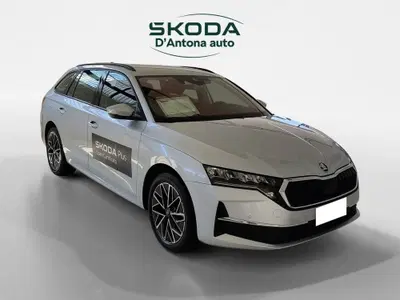 Skoda Octavia Station Wagon 2.0 tdi Executive 150cv dsg del 2025 usata a Taranto