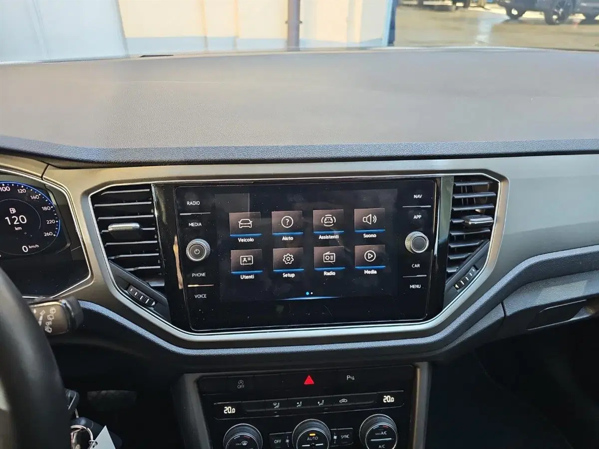 Volkswagen T-Roc usata a Lecco (13)