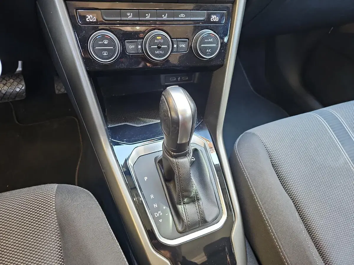 Volkswagen T-Roc usata a Lecco (16)