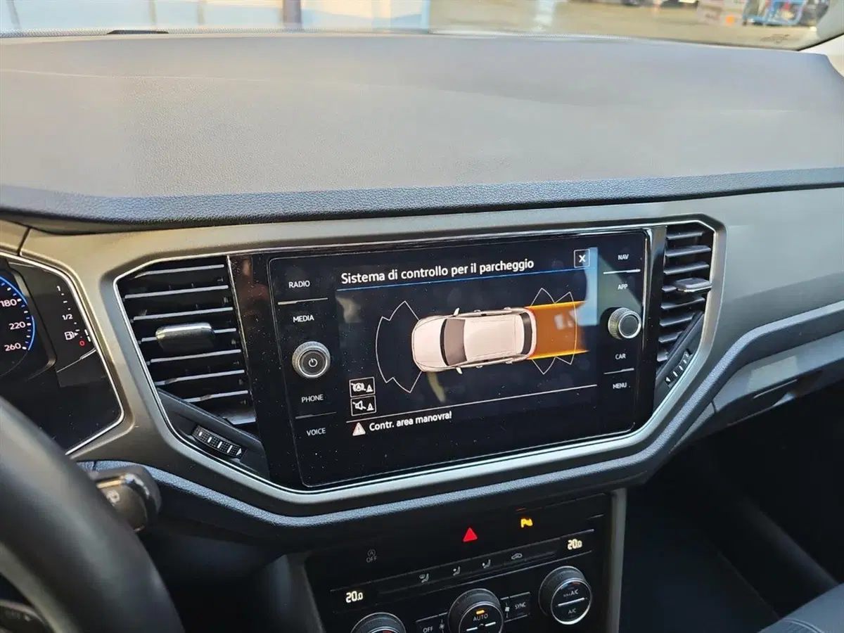 Volkswagen T-Roc usata a Lecco (17)