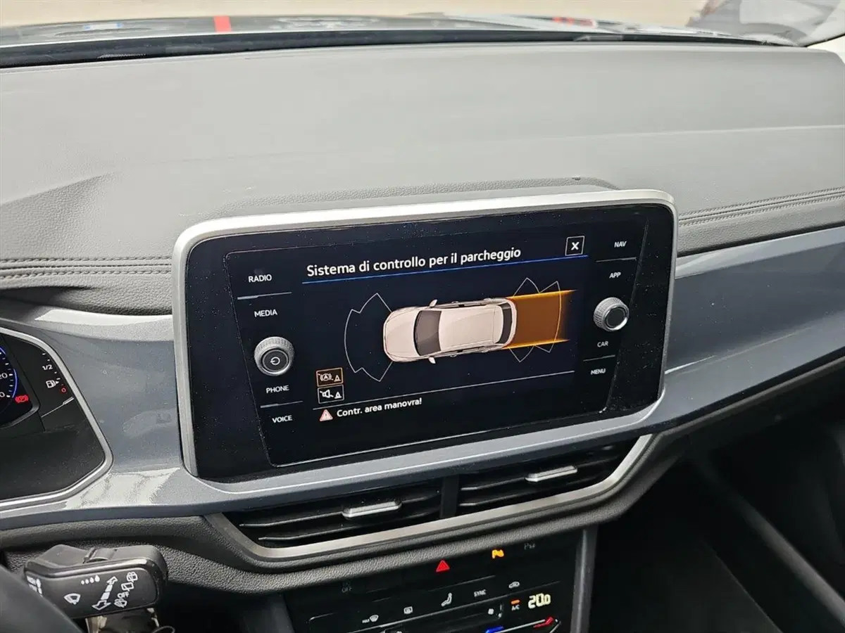 Volkswagen T-Roc usata a Lecco (13)