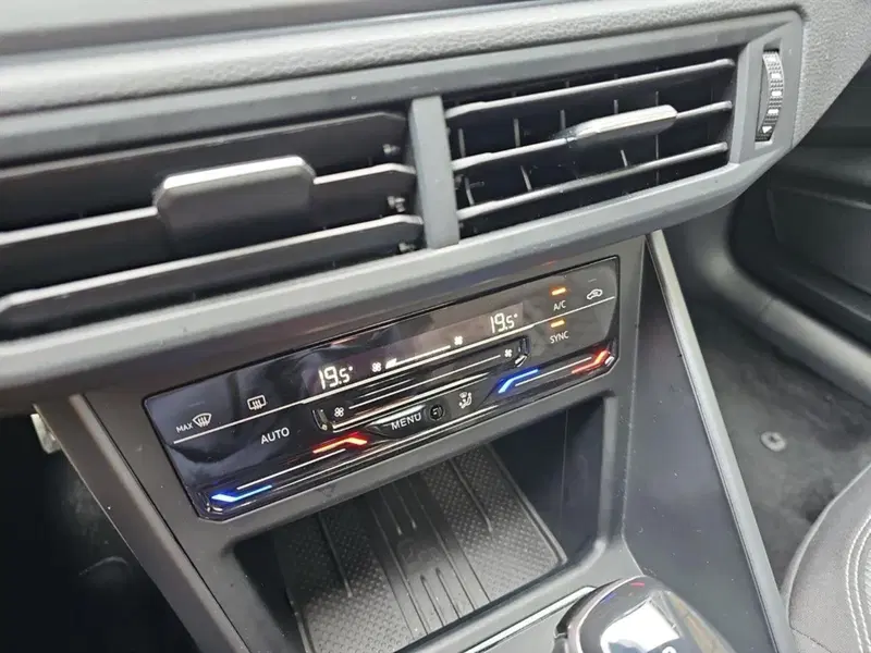 Volkswagen Taigo usata a Lecco (12)