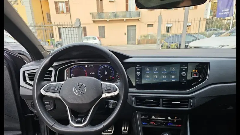 Volkswagen Taigo usata a Lecco (9)