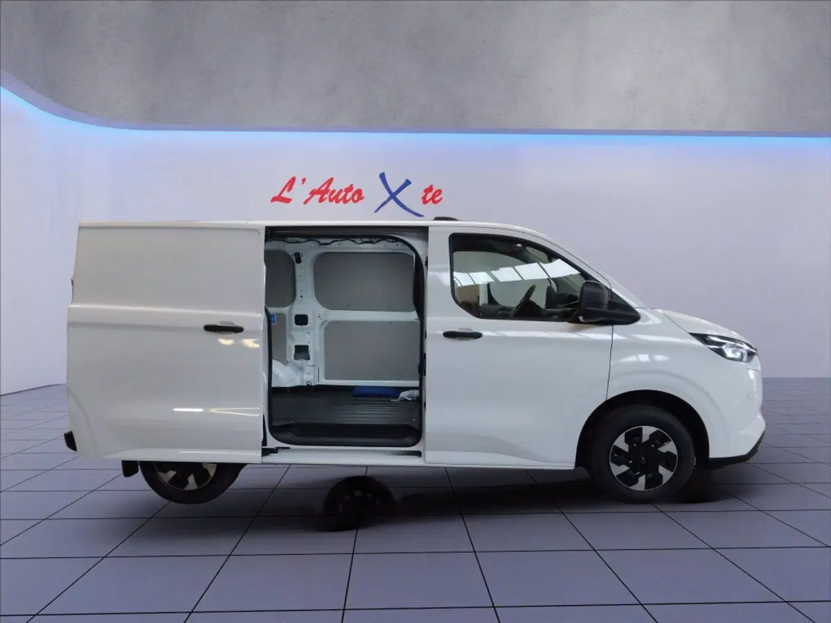 Ford Transit Custom Furgone nuova a Milano (15)