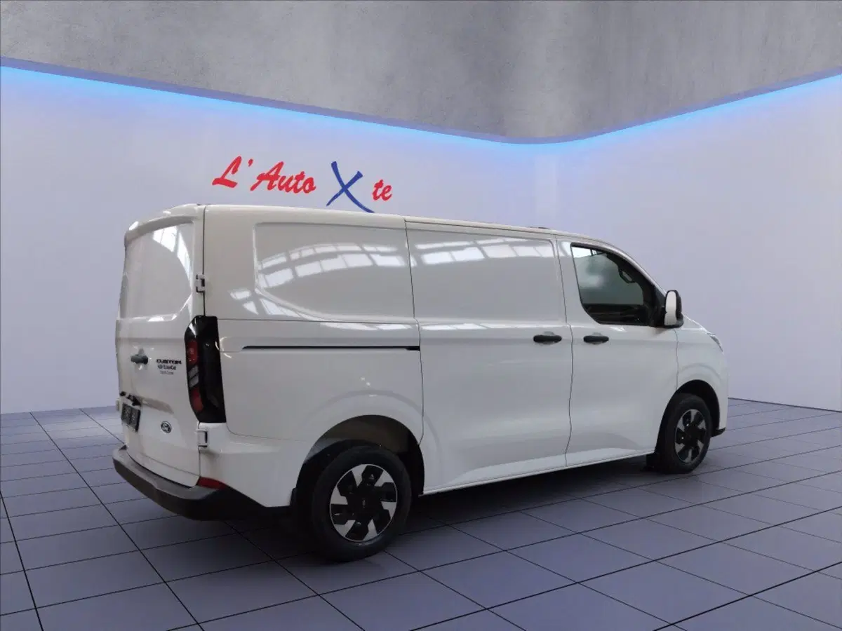 Ford Transit Custom Furgone nuova a Milano (7)
