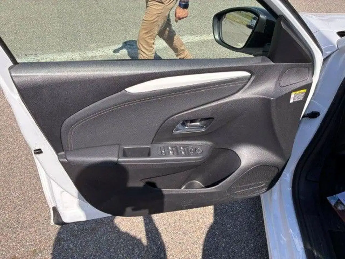 Opel Corsa usata a Milano (11)