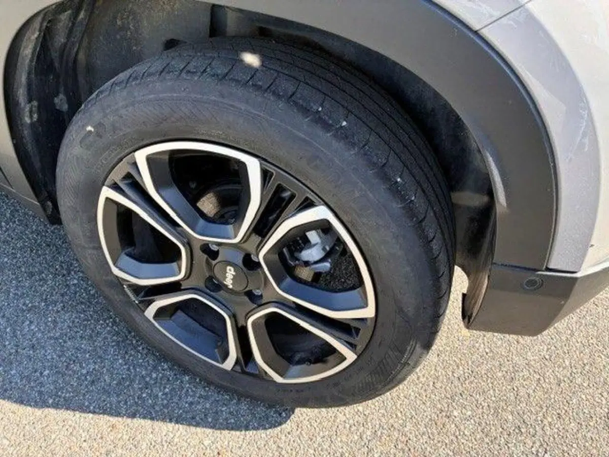 Jeep Avenger usata a Milano (9)