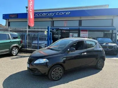 Lancia Ypsilon 1.2 69 CV 5 porte Silver del 2023 usata a Abbiategrasso