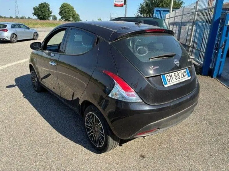 Lancia Ypsilon usata a Milano (3)