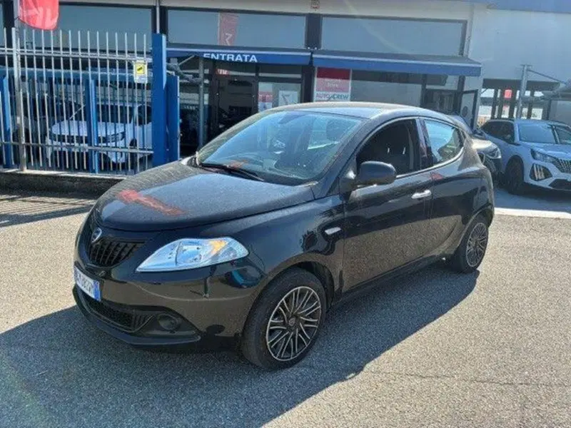 Lancia Ypsilon usata a Milano (4)