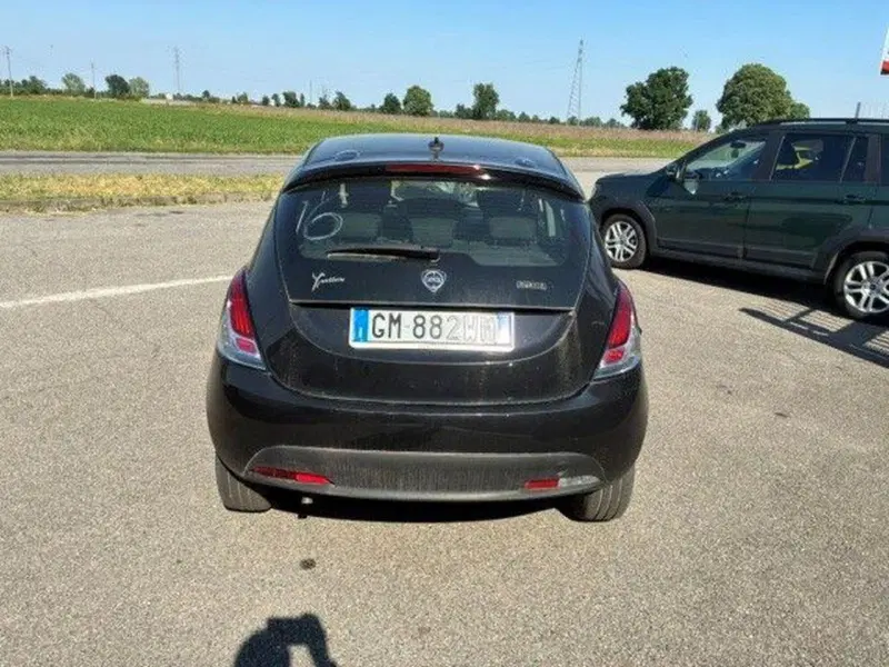 Lancia Ypsilon usata a Milano (5)