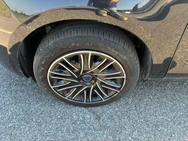 Lancia Ypsilon usata a Milano (6)