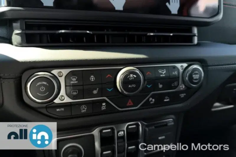 Jeep Wrangler Unlimited nuova a Venezia (11)
