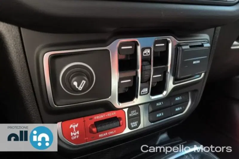 Jeep Wrangler Unlimited nuova a Venezia (12)
