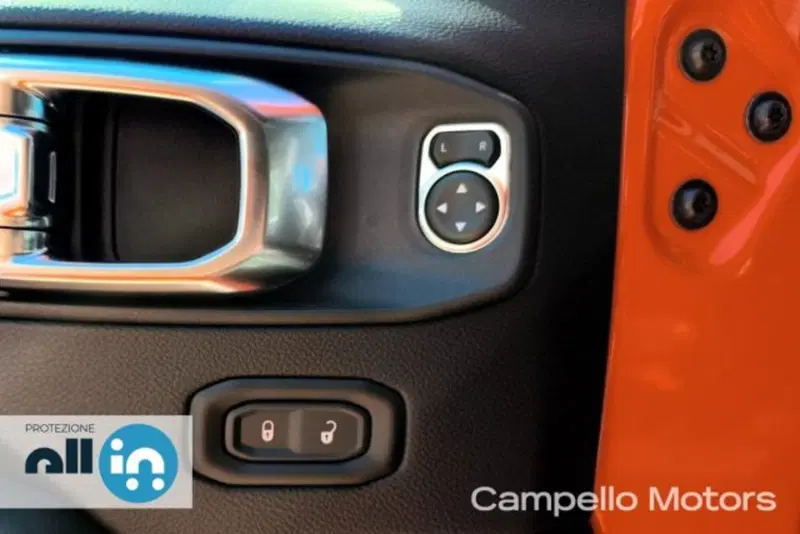 Jeep Wrangler Unlimited nuova a Venezia (16)