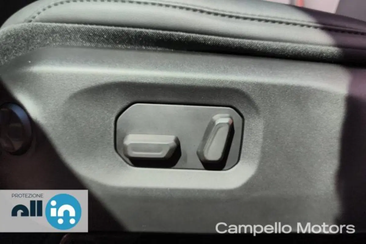 Jeep Wrangler Unlimited nuova a Venezia (18)