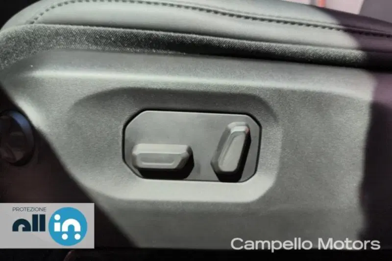 Jeep Wrangler Unlimited nuova a Venezia (18)