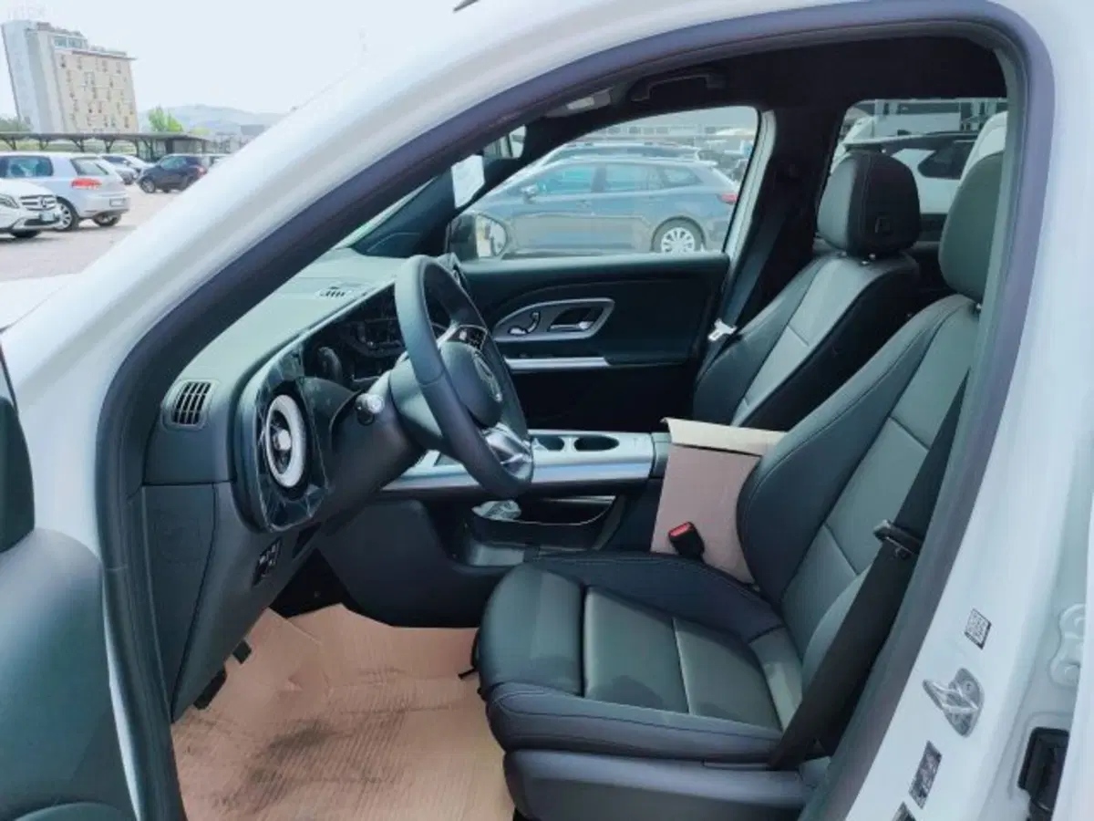 Mercedes-Benz GLB EQ nuova a Teramo (10)
