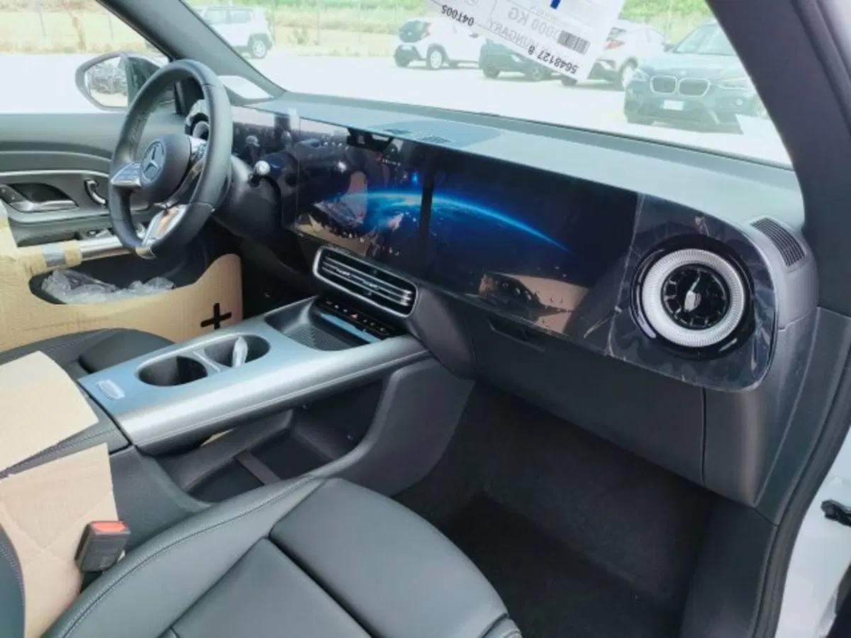 Mercedes-Benz GLB EQ nuova a Teramo (9)