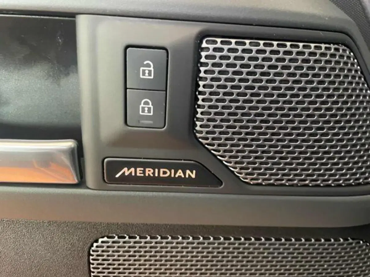 Land Rover Defender usata a Lucca (8)