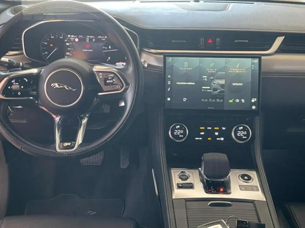 Jaguar F-Pace usata a Lucca (11)