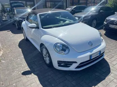 Volkswagen Maggiolino Cabrio 1.2 TSI Design BlueMotion Technology del 2017 usata a Massarosa