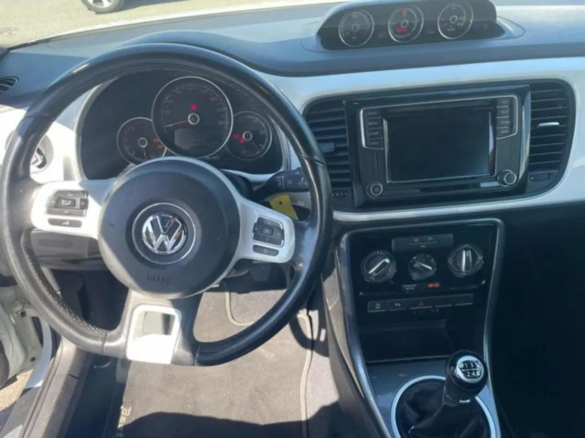 Volkswagen Maggiolino Cabrio usata a Lucca (8)