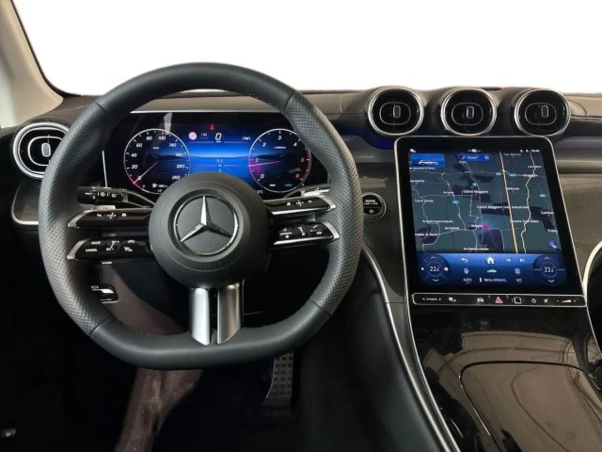 Mercedes-Benz GLC nuova a Bologna (14)
