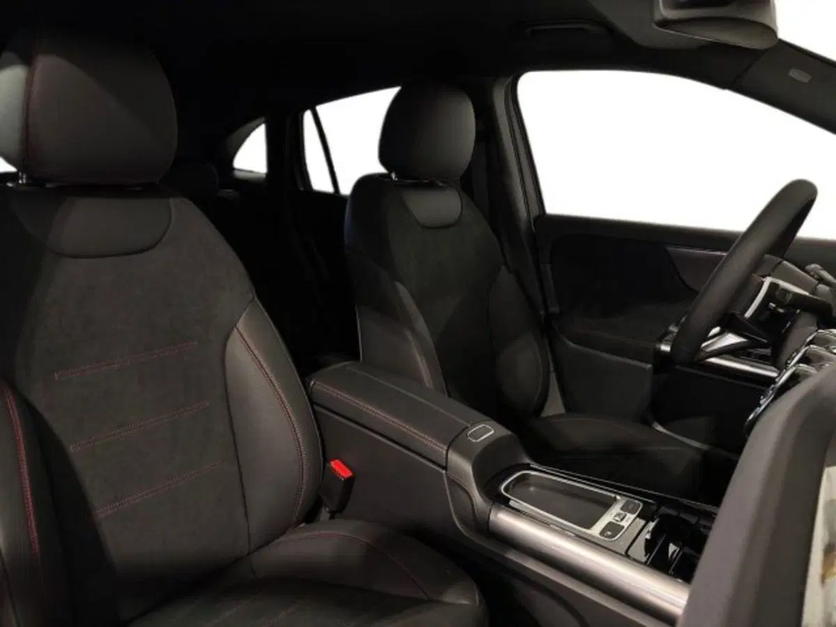 Mercedes-Benz GLA SUV nuova a Bologna (16)
