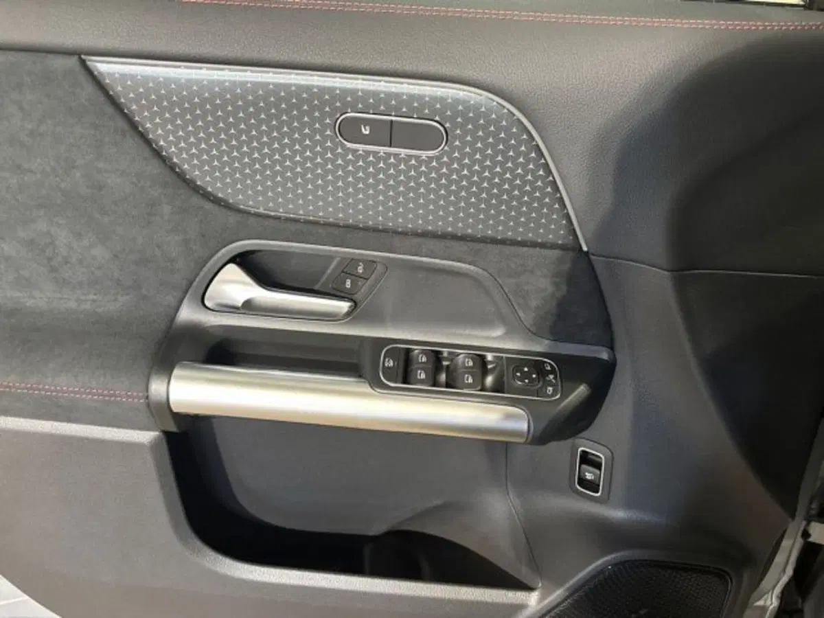 Mercedes-Benz EQA nuova a Bologna (10)