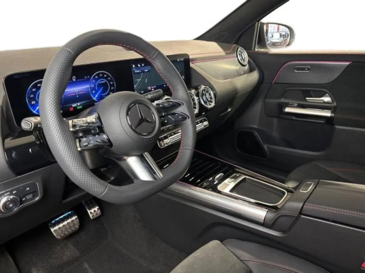 Mercedes-Benz EQA nuova a Bologna (11)