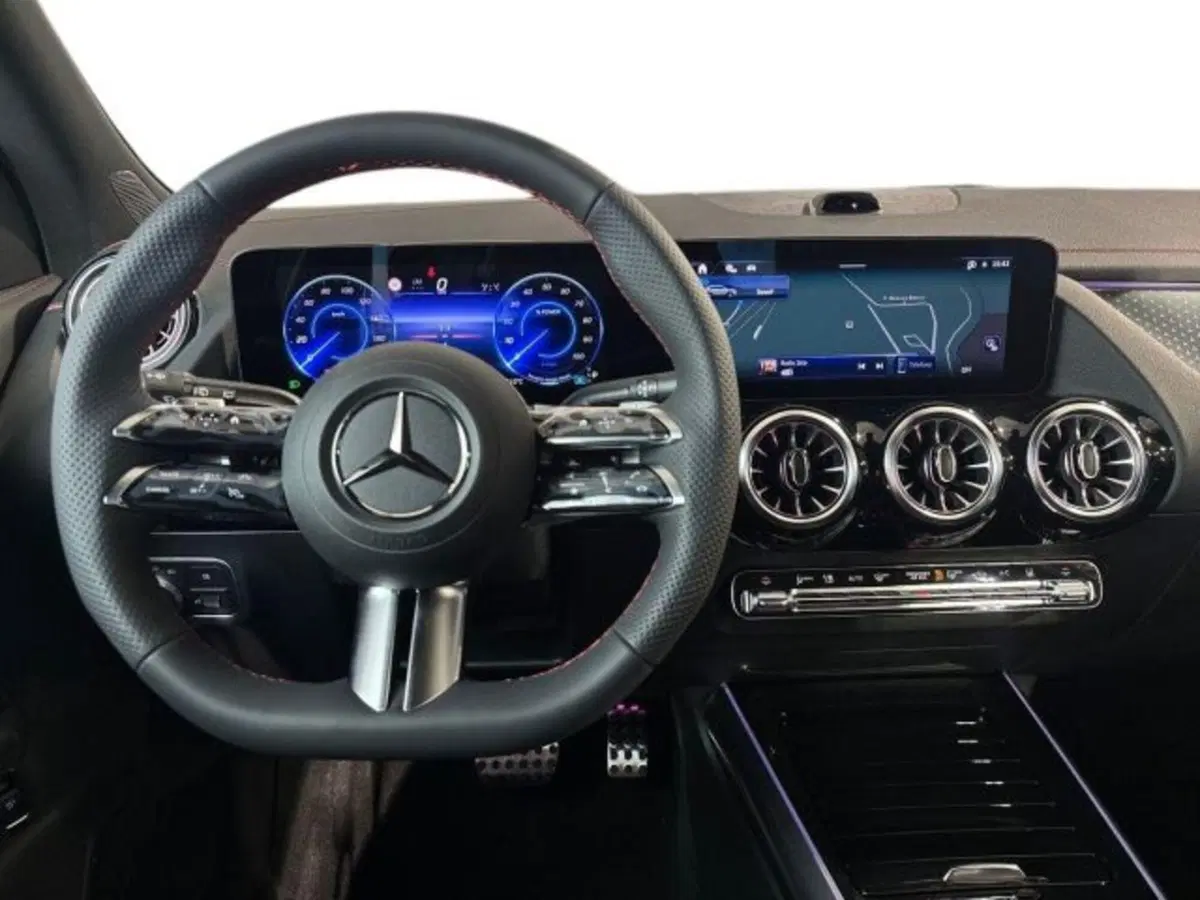 Mercedes-Benz EQA nuova a Bologna (14)