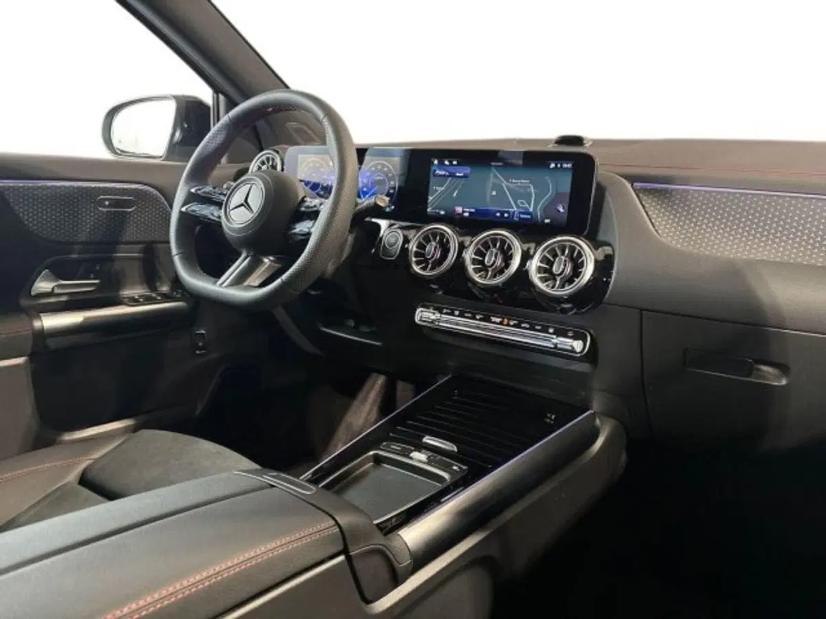 Mercedes-Benz EQA nuova a Bologna (15)