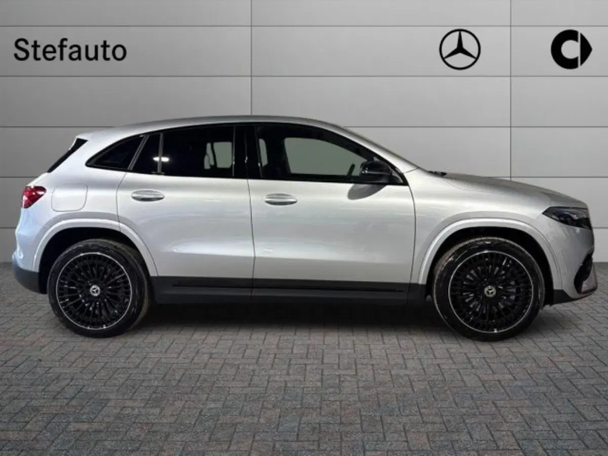 Mercedes-Benz EQA nuova a Bologna (2)