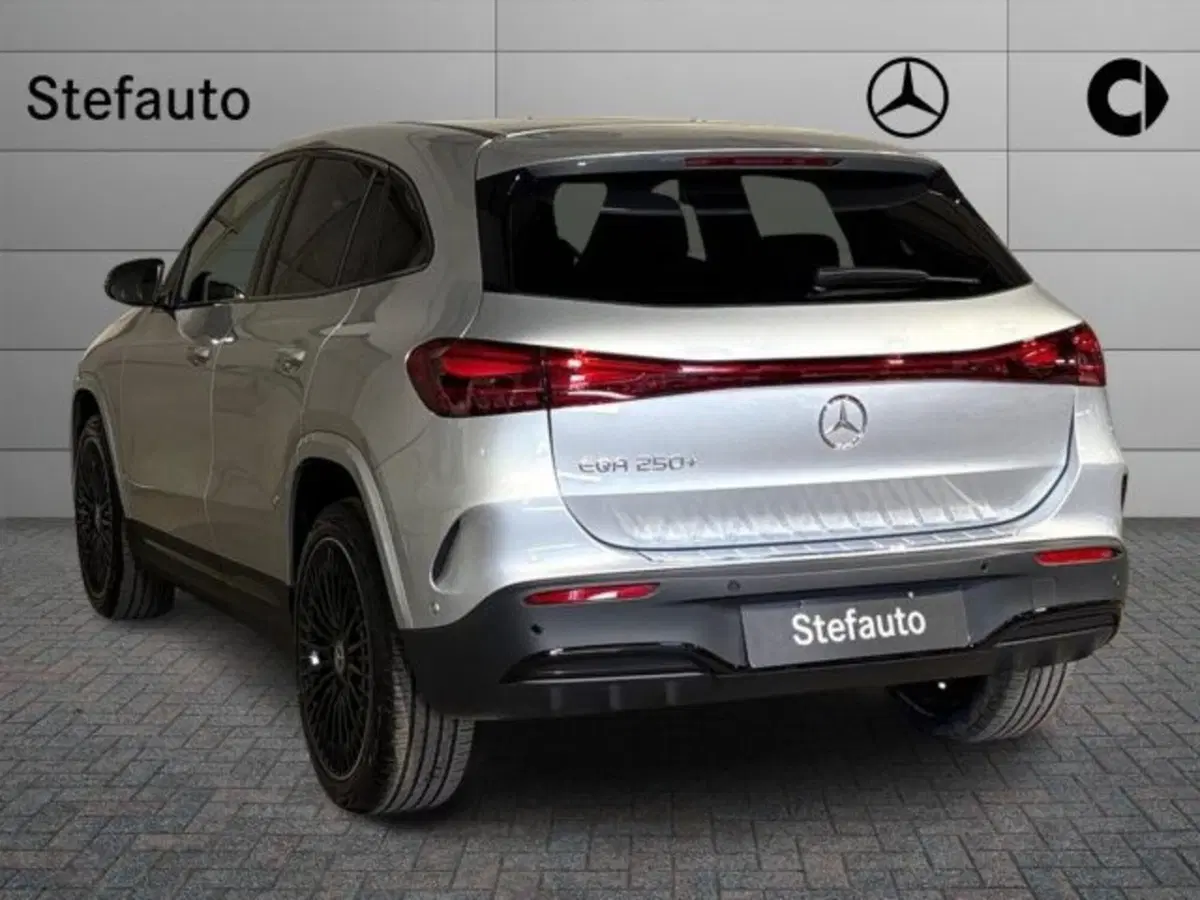 Mercedes-Benz EQA nuova a Bologna (5)