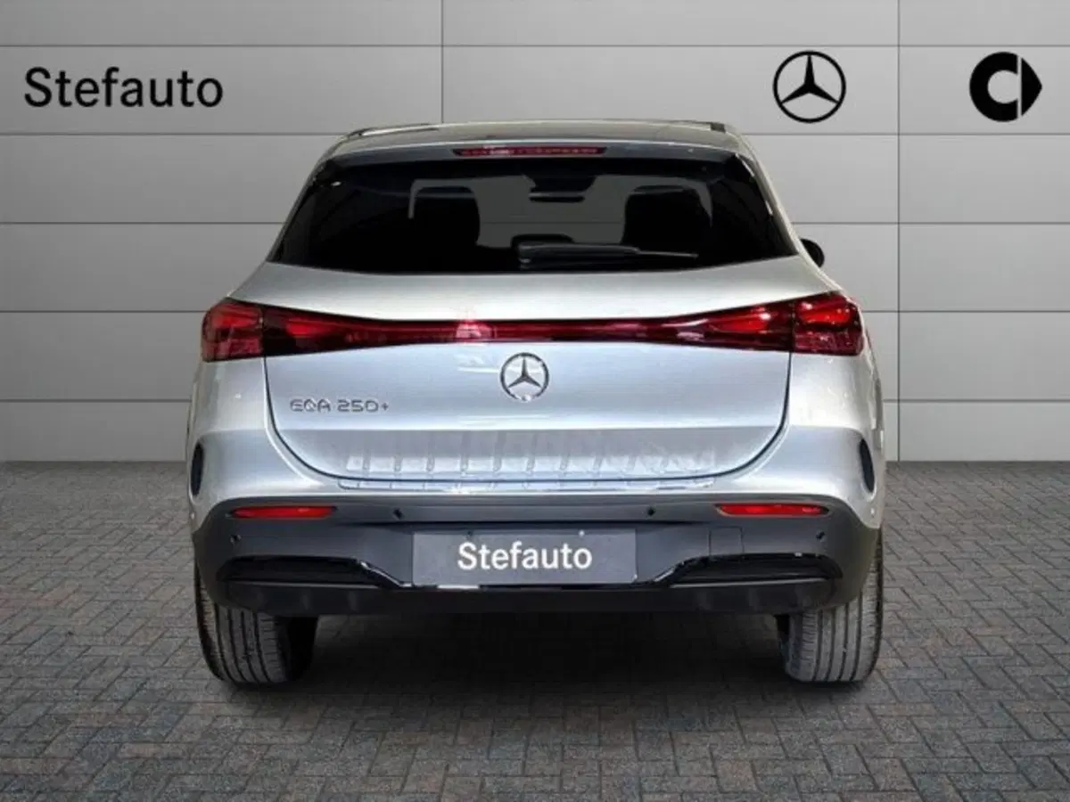 Mercedes-Benz EQA nuova a Bologna (6)