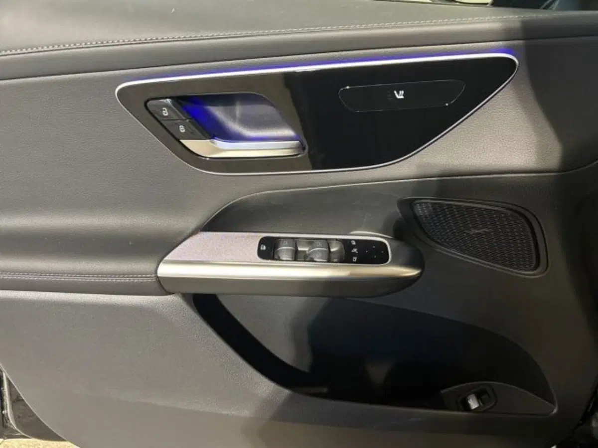Mercedes-Benz GLC nuova a Bologna (10)