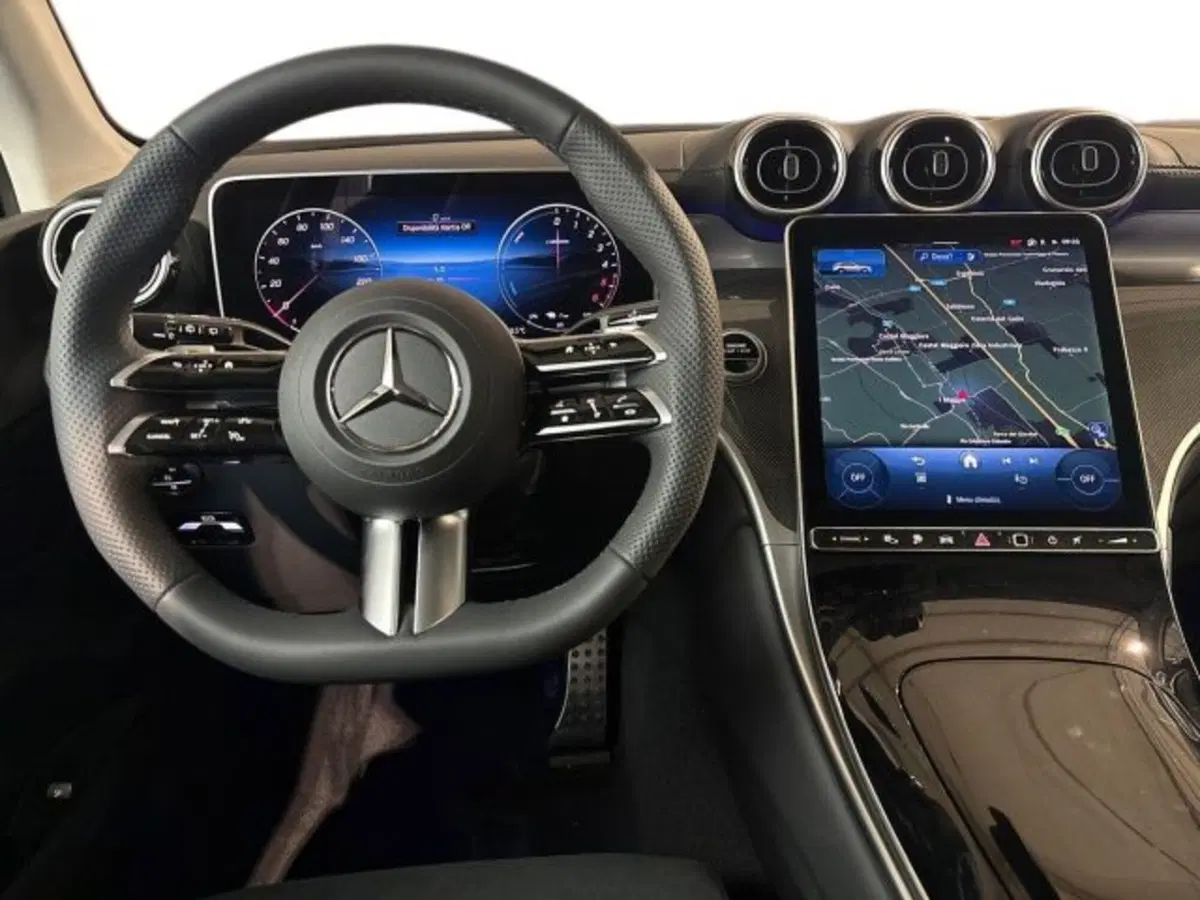 Mercedes-Benz GLC nuova a Bologna (14)