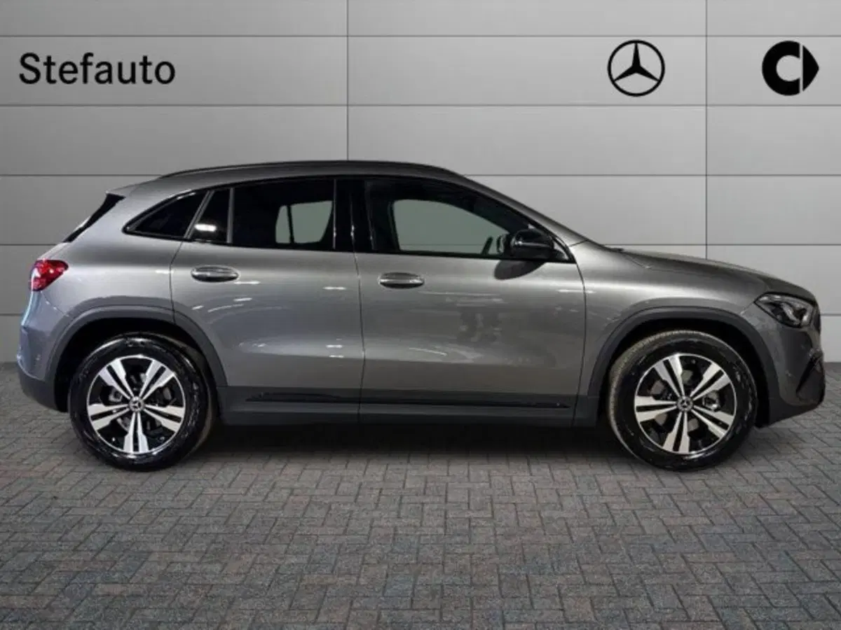 Mercedes-Benz GLA SUV nuova a Bologna (2)