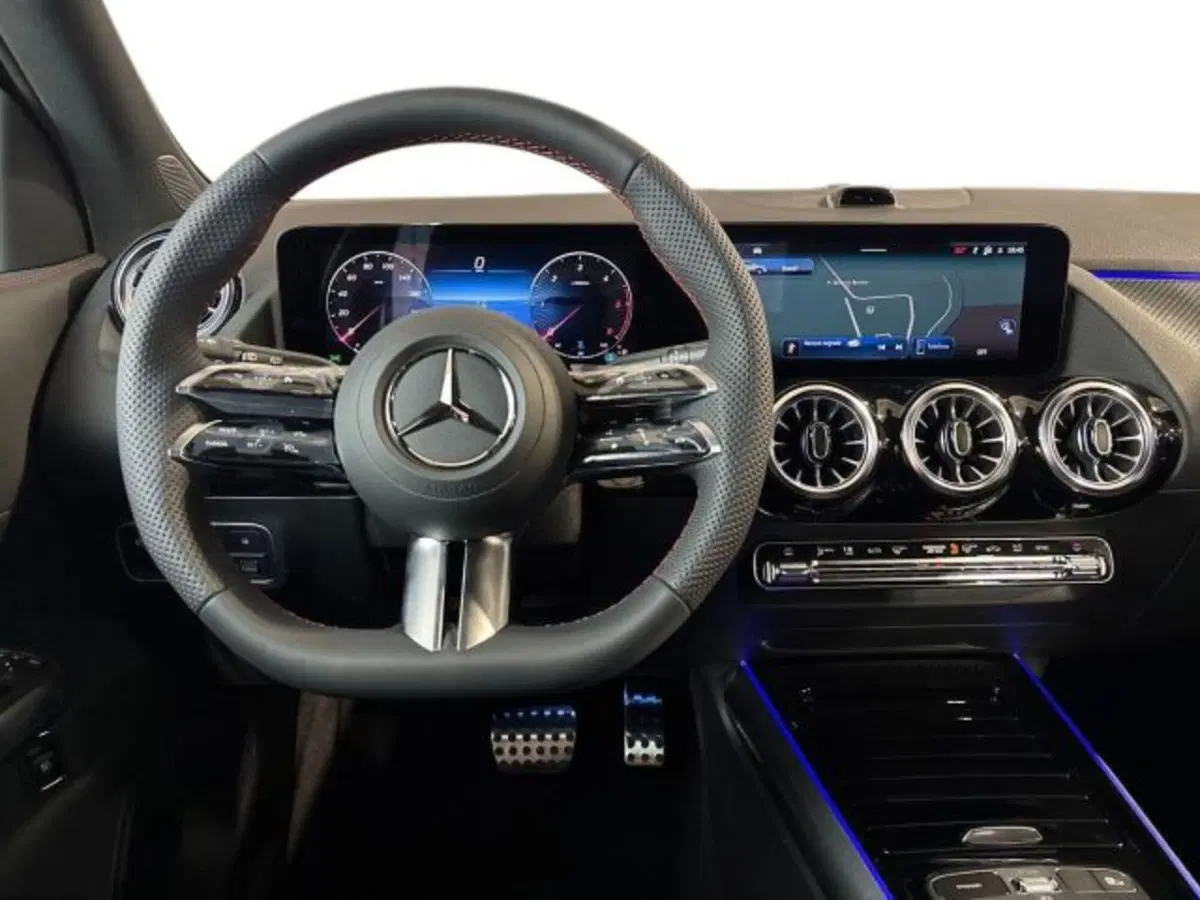Mercedes-Benz GLA SUV nuova a Bologna (14)