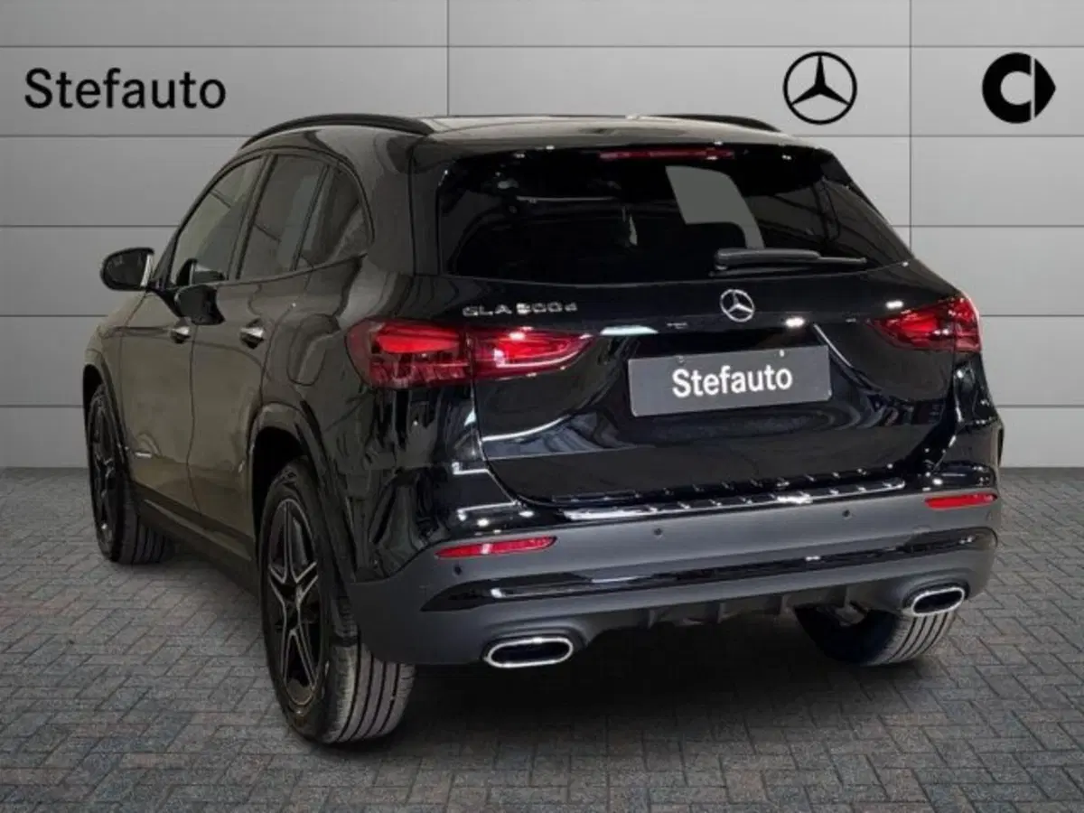 Mercedes-Benz GLA SUV nuova a Bologna (5)