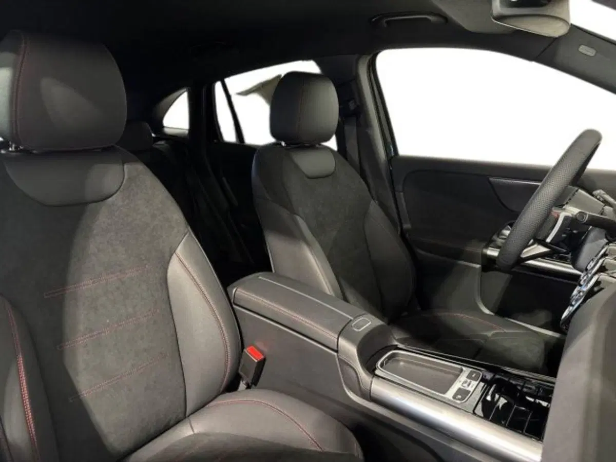 Mercedes-Benz GLA SUV nuova a Bologna (16)