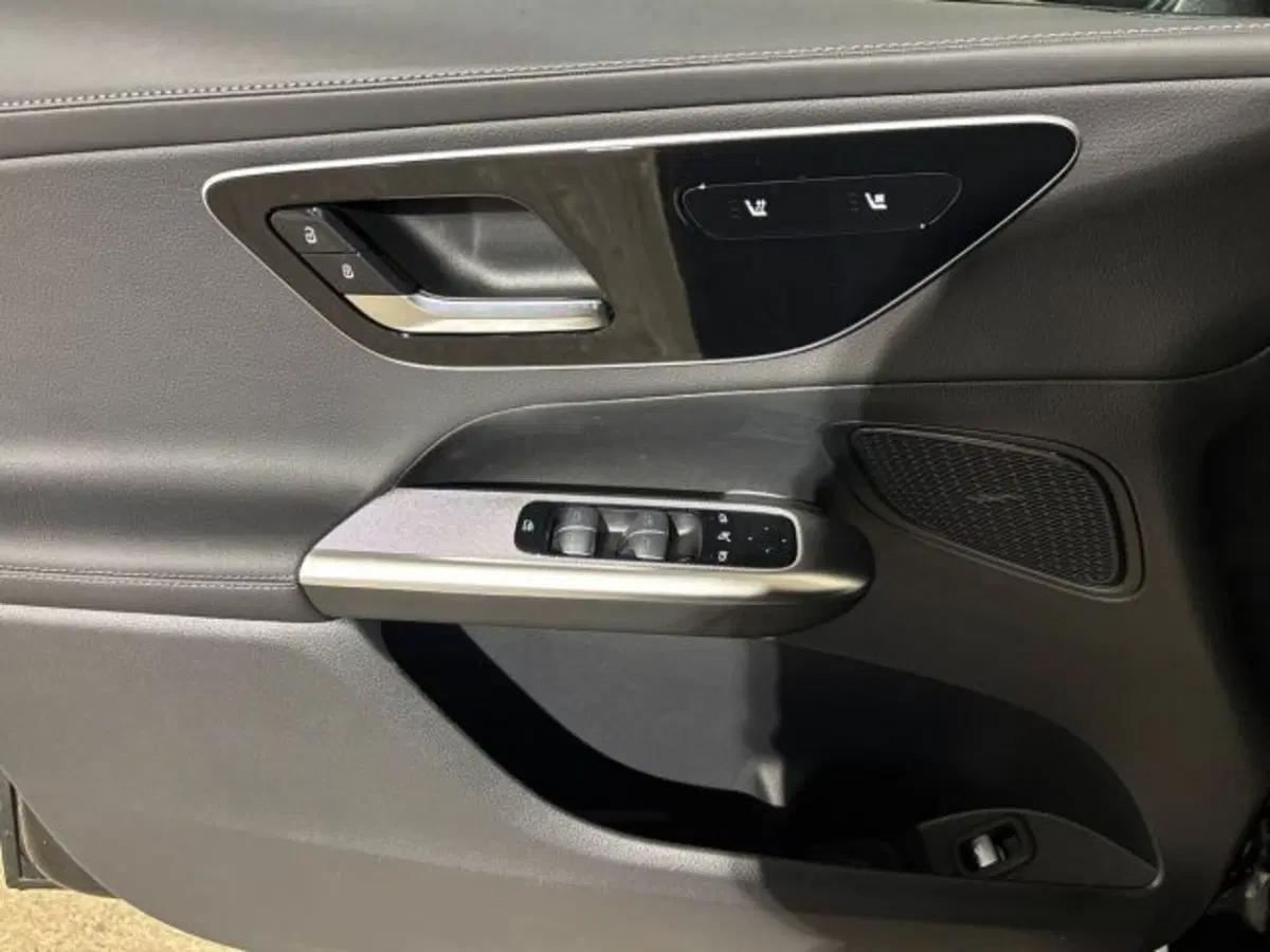 Mercedes-Benz GLC nuova a Bologna (10)