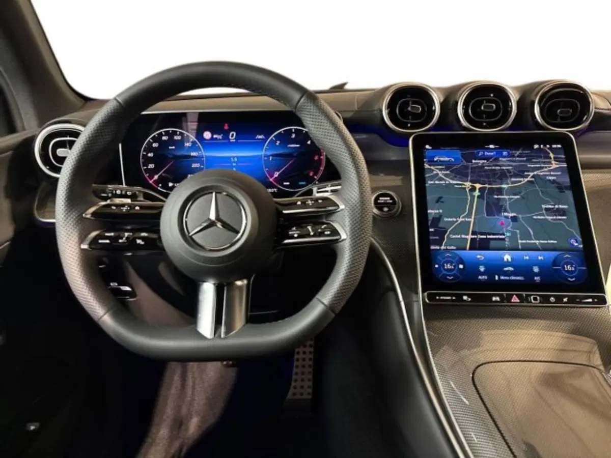 Mercedes-Benz GLC nuova a Bologna (14)