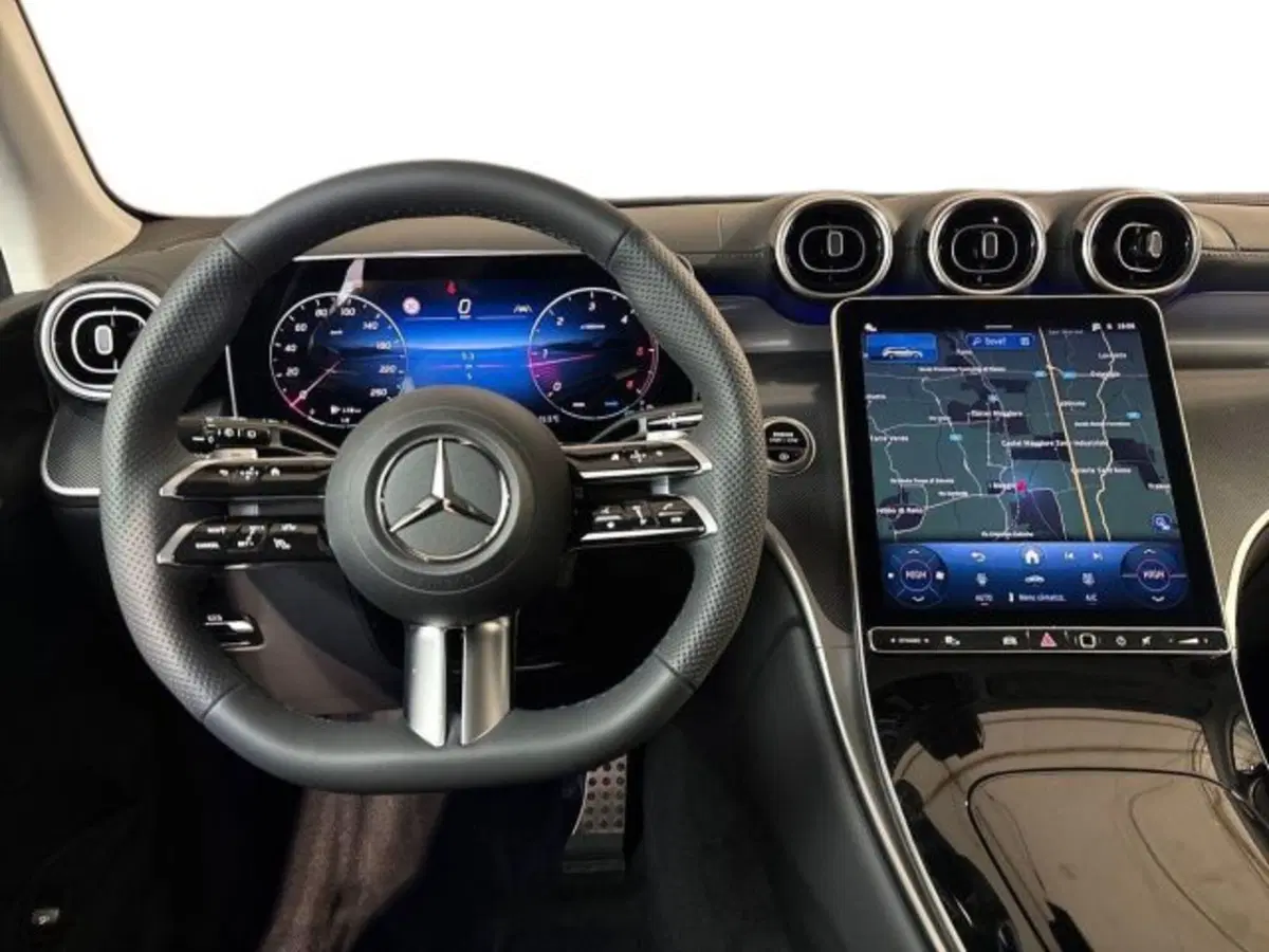 Mercedes-Benz GLC nuova a Bologna (14)