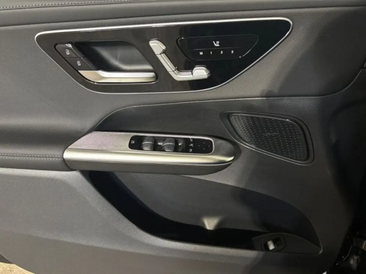 Mercedes-Benz GLC nuova a Bologna (10)