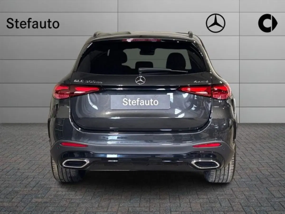 Mercedes-Benz GLC nuova a Bologna (6)