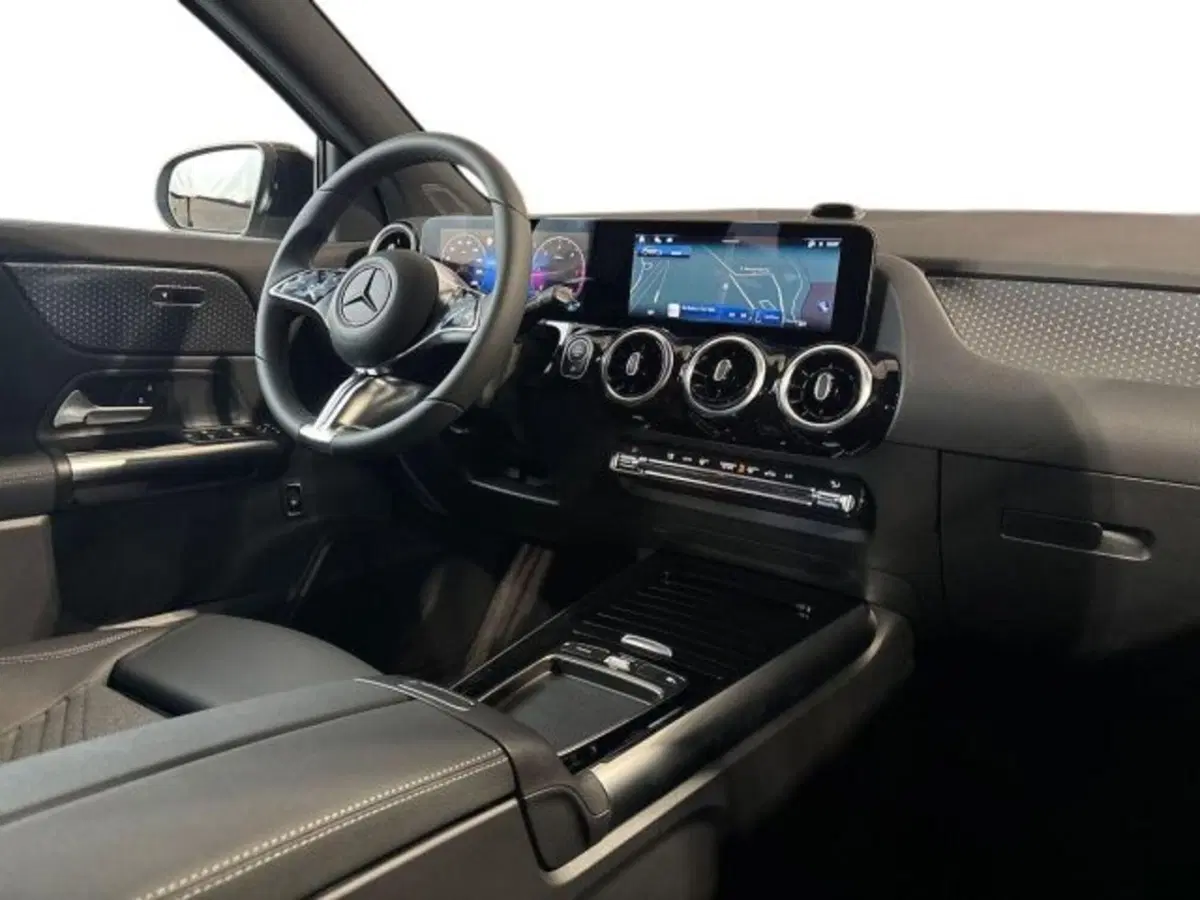 Mercedes-Benz GLA SUV nuova a Bologna (15)