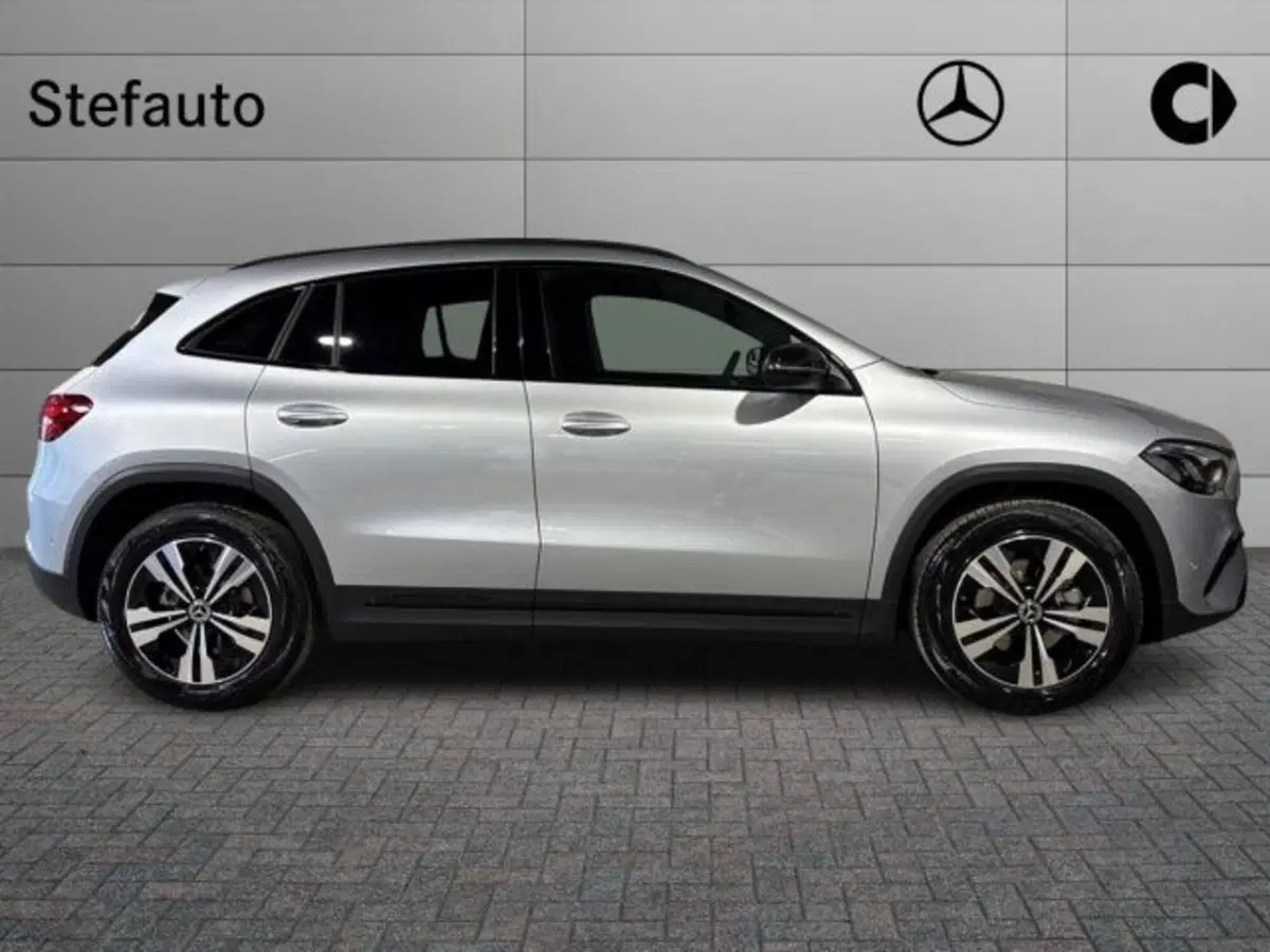 Mercedes-Benz GLA SUV nuova a Bologna (2)