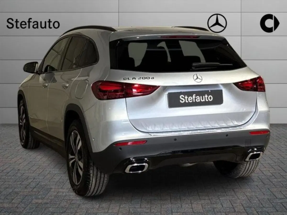 Mercedes-Benz GLA SUV nuova a Bologna (5)